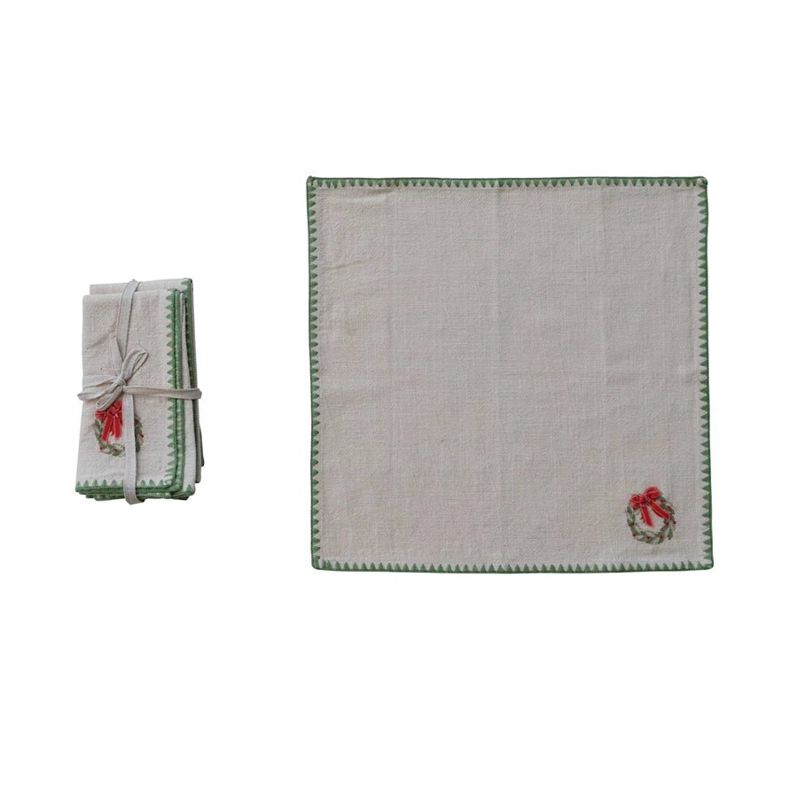 Set of 4 cotton napkins with green edge stitching and embroidered Christmas wreath