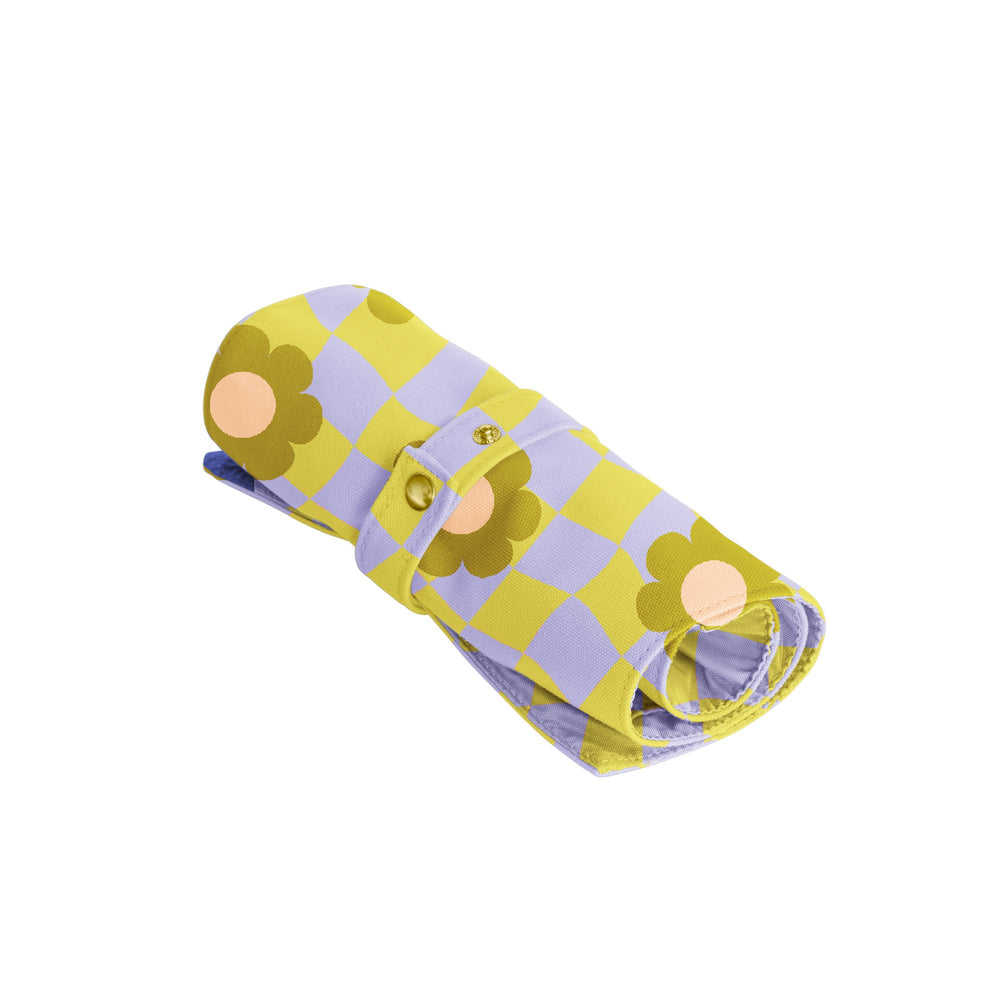 Cool Funky Daisy Large Tootsie Roll: Cool Funky Daisy Talking Out of TurnConfetti Interiors